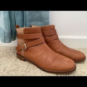 Sperry Camel Brown Ankle Boot with Rounded Toe with Gold Buckle Size 7.5